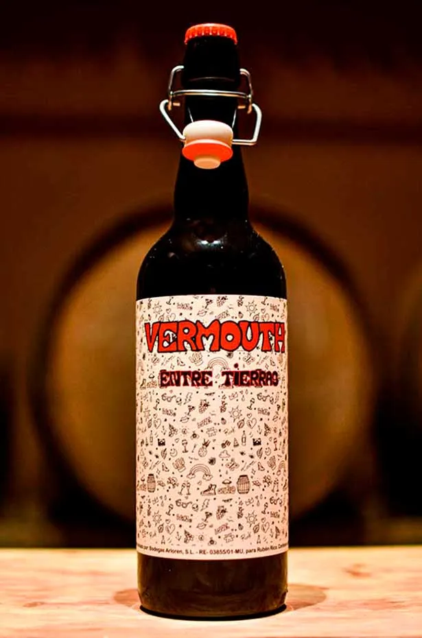 Botella de vermouth Entre Tierras
